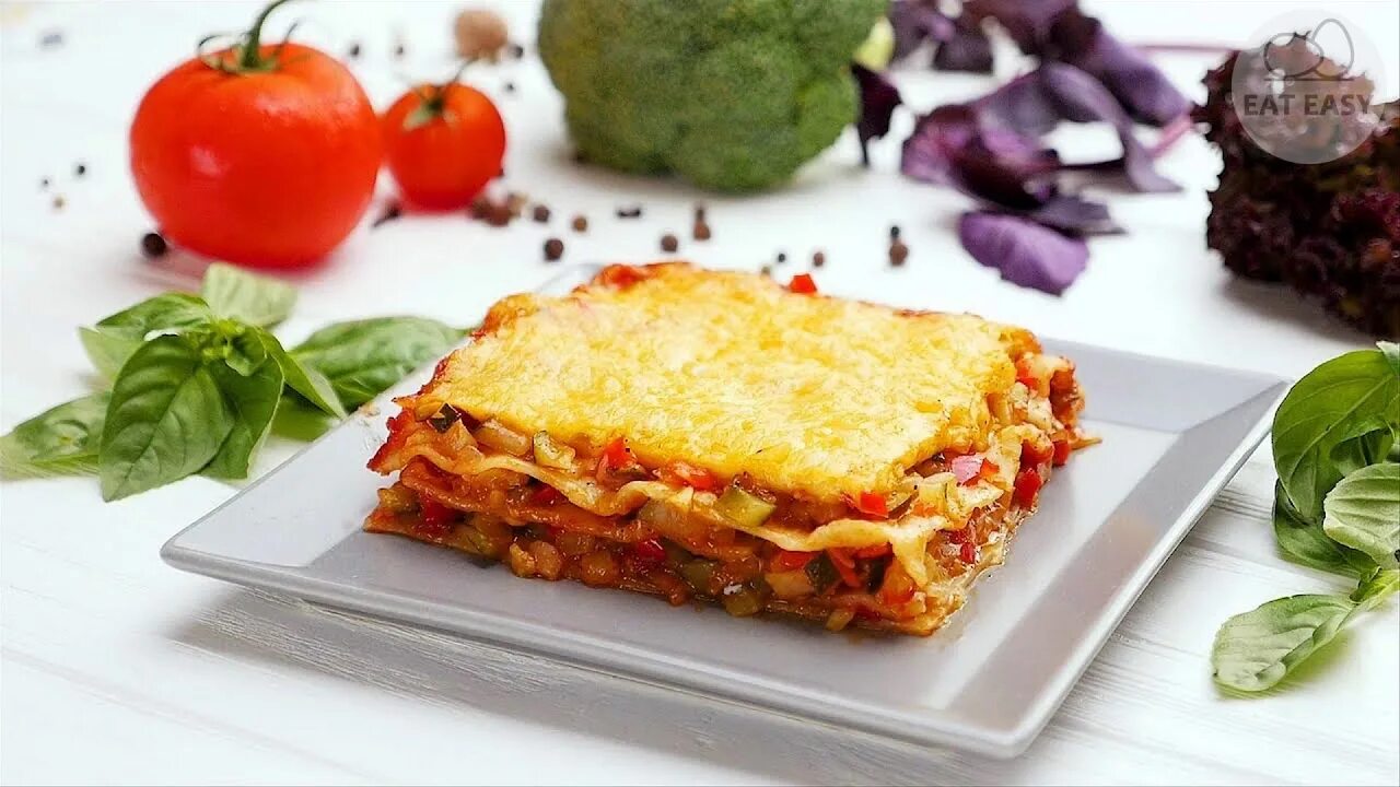 Лазанья с фаршем и помидорами. Овощная лазанья. вегетарианская лазанья. веганская лазанья. лазанья с овощами.