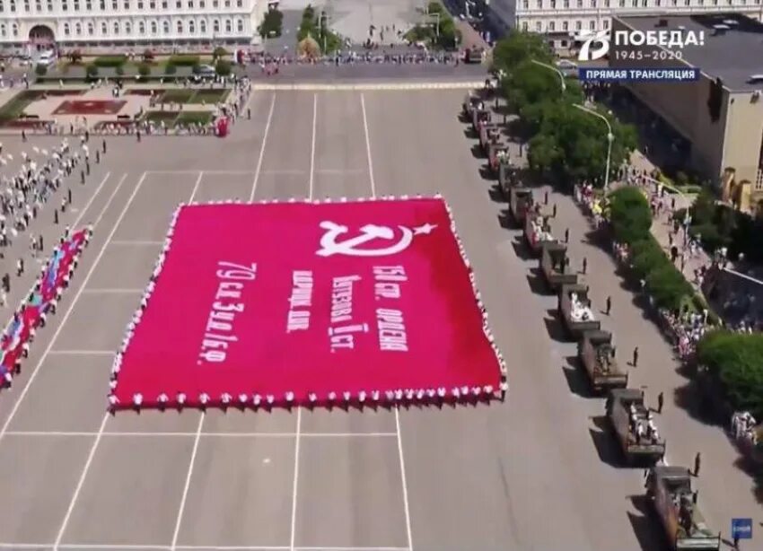 Большое знамя победы. Знамя Победы Ставрополь. Самое большое Знамя Победы. Ставрополь Знамя Победы на 9 мая. Знамя Победы развернуть.