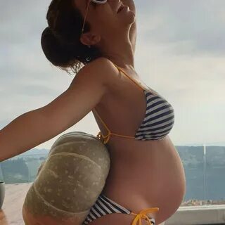 13. شاهد بالصور ميريام فارس تغضب جمهورها بصور جريئة في ذكرى ولادة ابنها 2. 