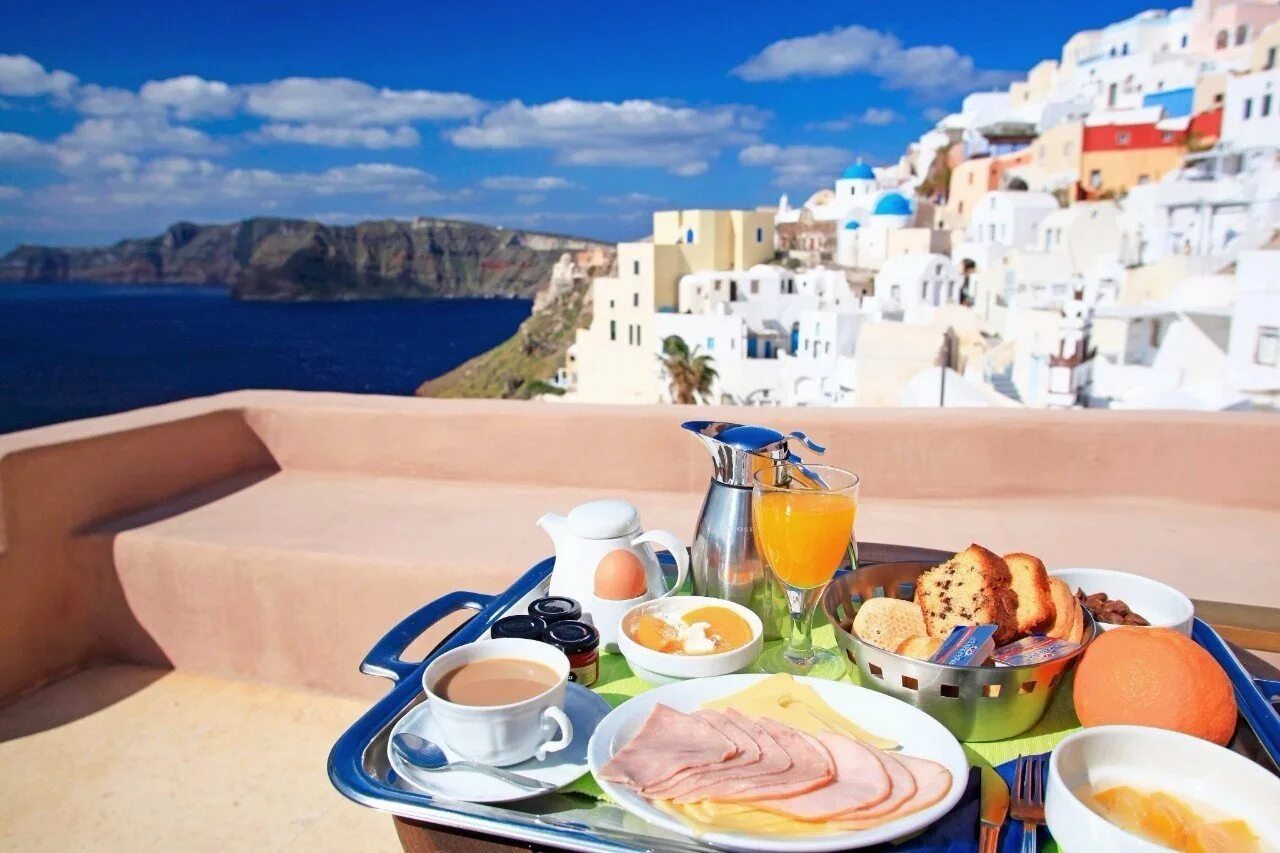 Греческое утро. Santorini греция завтрак на море. утро на санторини. санторини шарм эль шейх. греция миконос санторини туризм.
