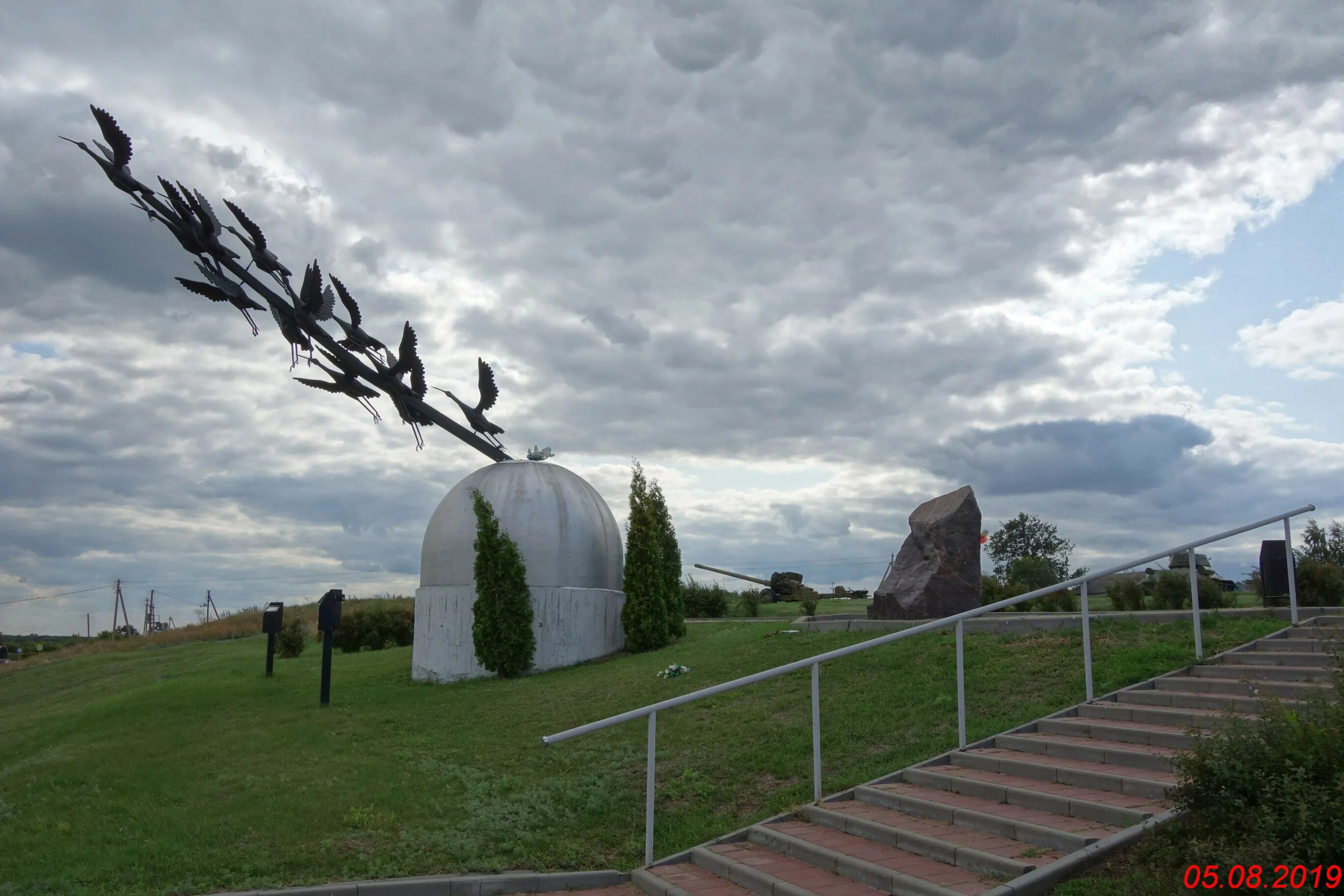 кемерово. памятник журавлей московская область. в каком городе памятник журавли. памятник журавли в кемерово. в каком городе памятник журавли.