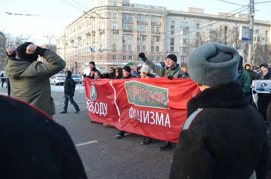 Антифашист сайт новости. Митинг антифашистов. Украинские АНТИФАШИСТЫ. АНТИФАШИСТЫ И националисты. АНТИФАШИСТЫ Москва.