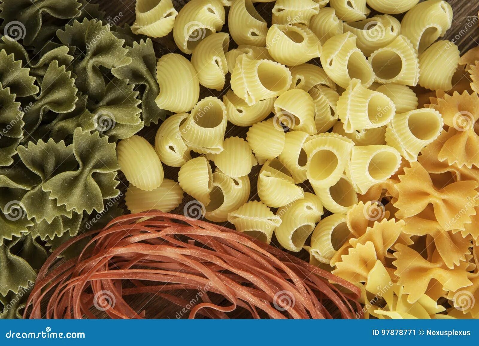 Бракованные макароны. Испорченные макарунсы. Макароны портятся. Ломает макароны. Порча макаронных изделий.