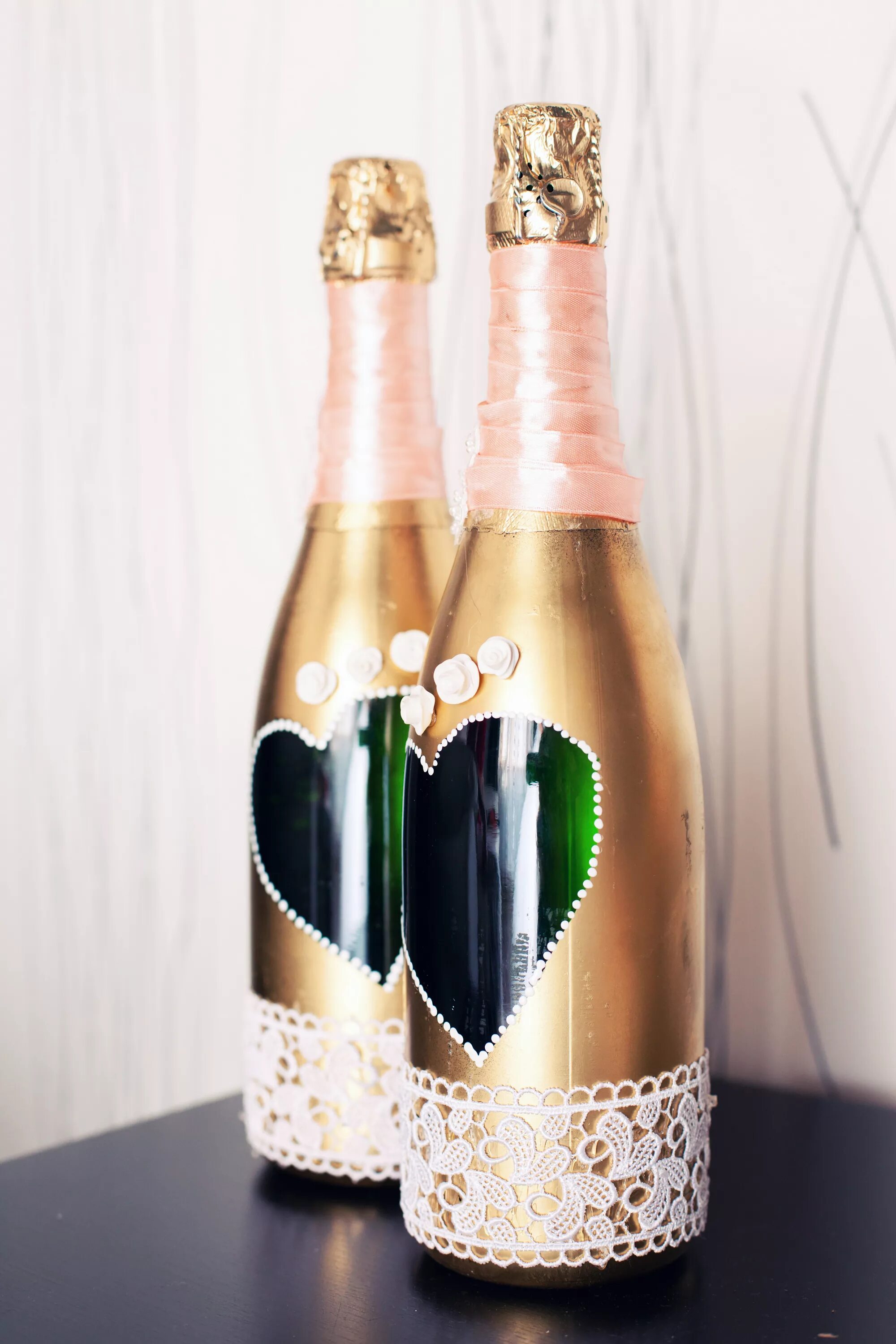 Украшение шампанского лентами. Украшение свадебных бутылок. Какое шампанское на свадьбу. Украшение шампанского на свадьбу. Какое шампанское на свадьбу.