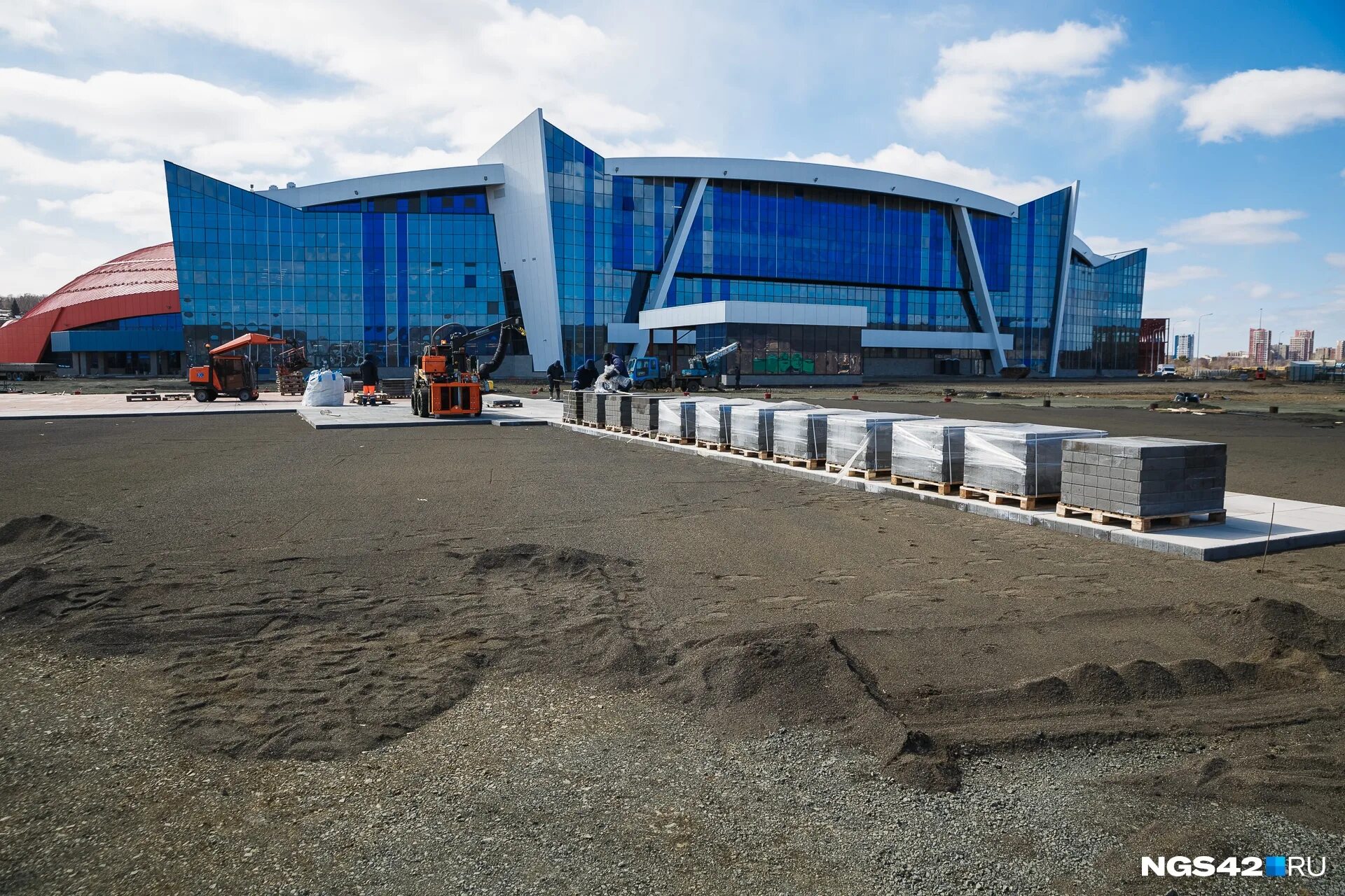 Ледовый кемерово. Ледовый дворец Кузбасс в Кемерово. Арена на Притомском проспекте Кемерово. Кемерово Ледовый дворец набережная.