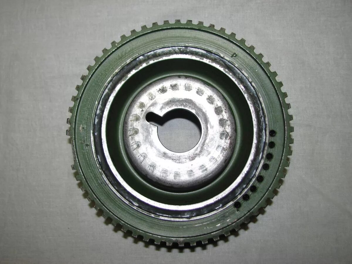 Шкив грм 2114. Зубчатый диск приора на осциллограмме. Задающий диск 2112. Реперный диск 2110. Задающий диск ваз 2110.