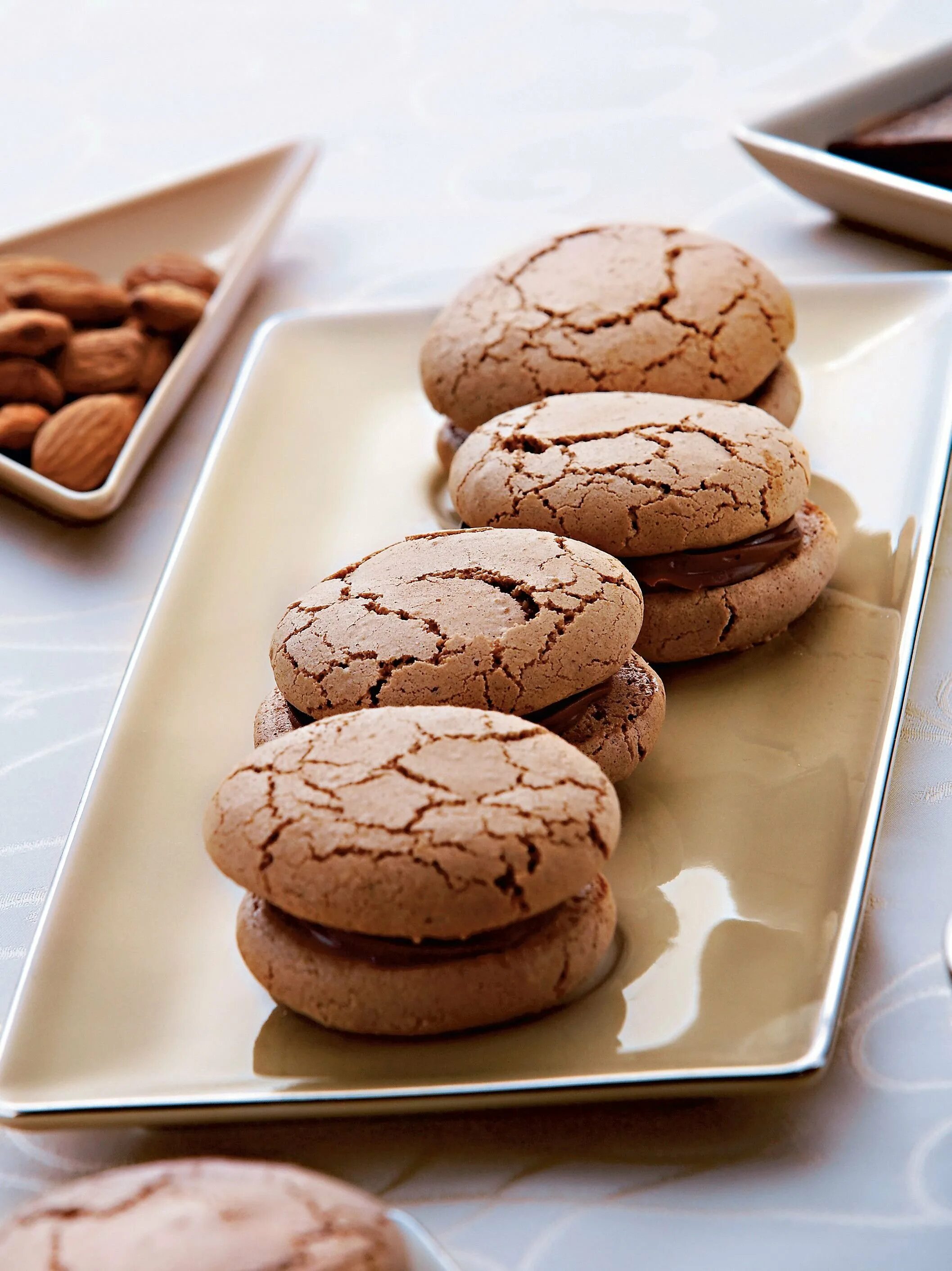 Миндальное печенье кондитерская. Печенье сицилия. Миндальное печенье кондитерская. Печенье амаретти из миндальной муки. Миндальное печенье кондитерская.