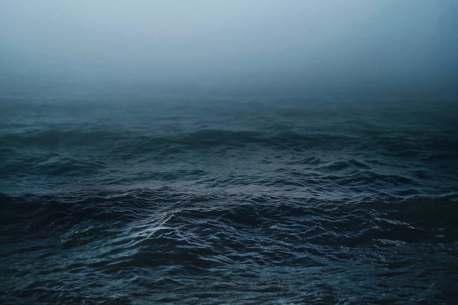 Каспийское море самое глубокое место. Глубина волновать. Глубина волновать. Под водой. Марианский жёлоб глубина на карте.