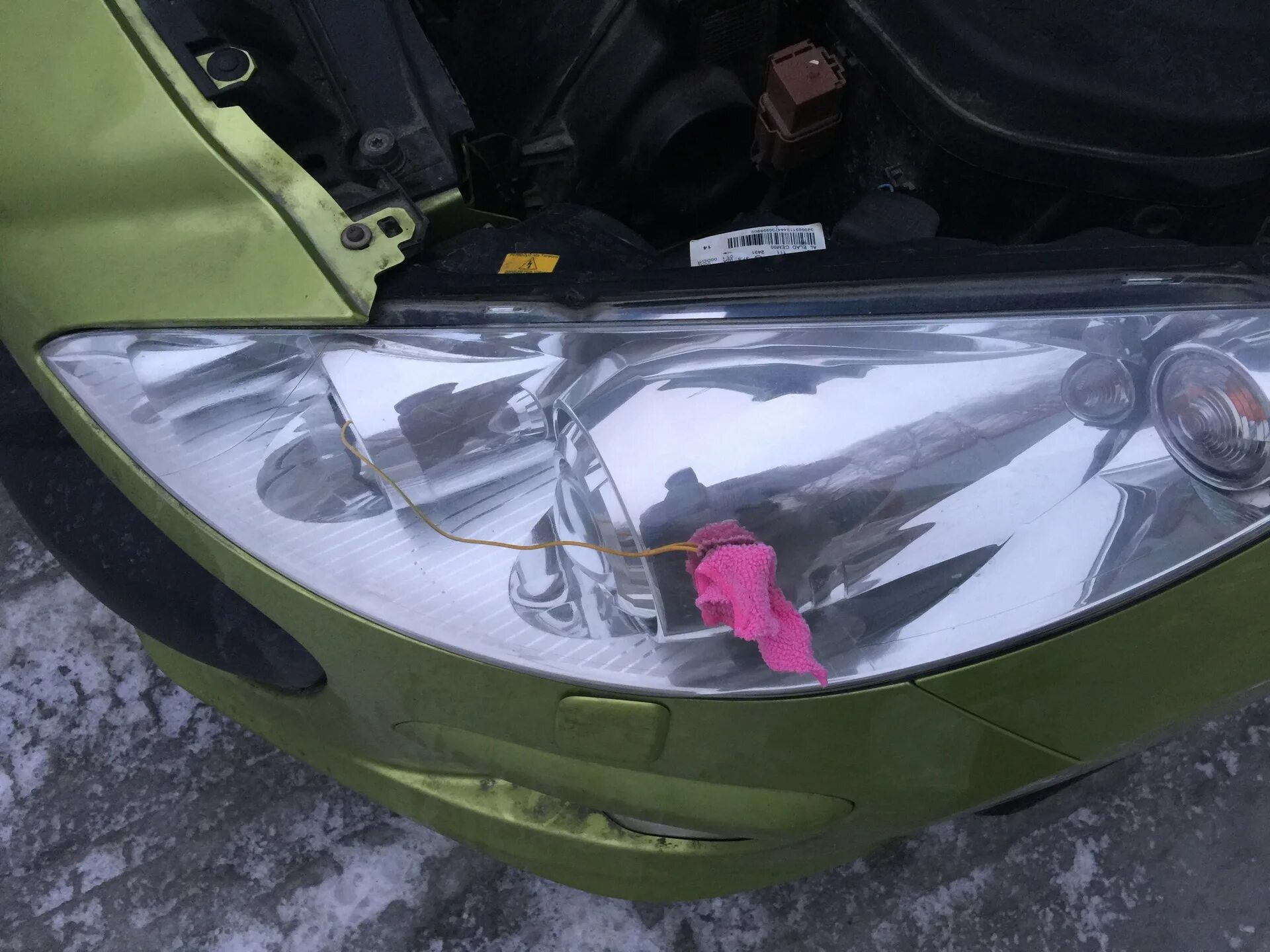 Регулировочные винты фар пежо 308. Регулировочные винты ближнего света фар на пежо 308. Регулировка фар peugeot 206. Регулировочные винты фары пежо 207. Регулировка фар пежо.