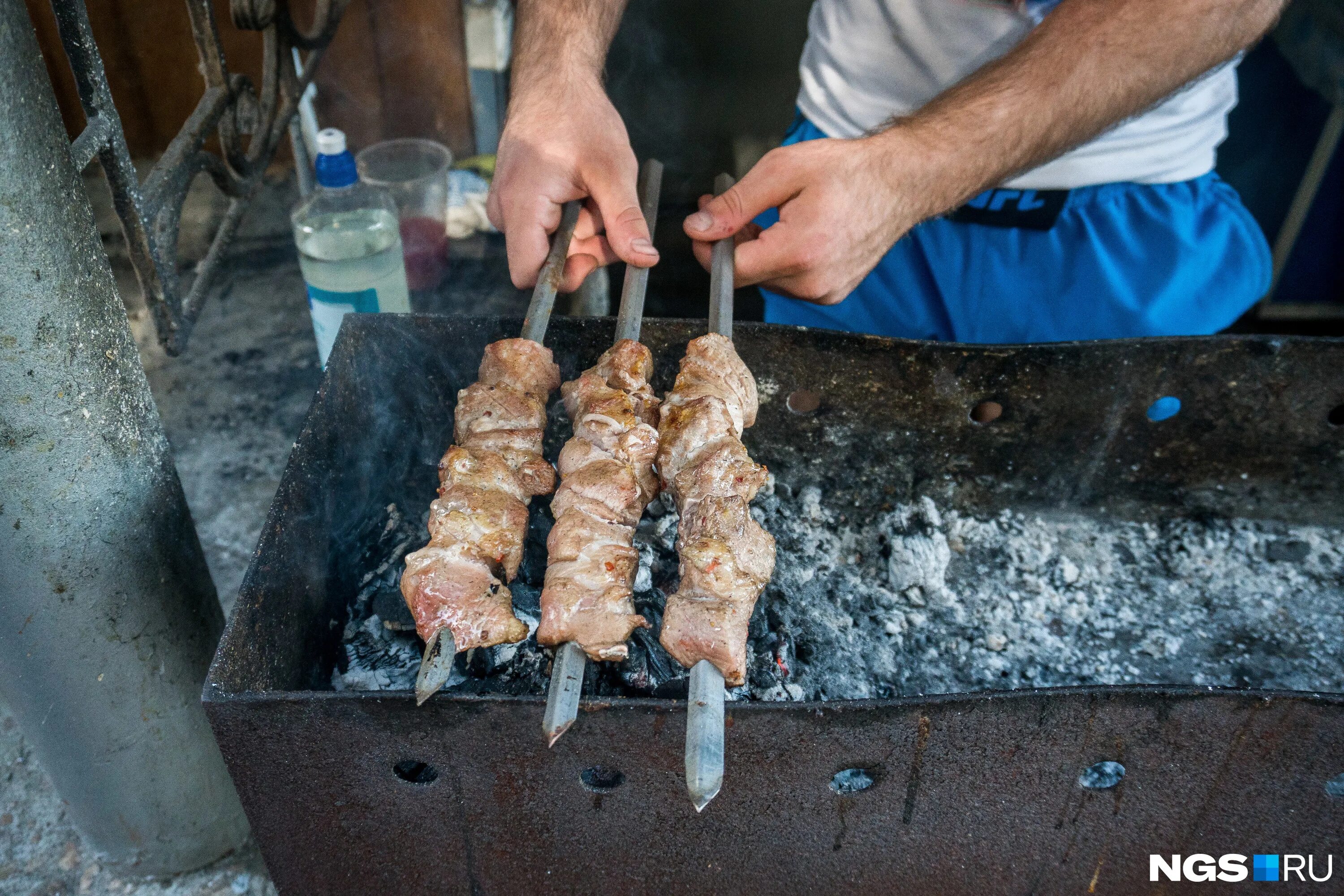 Сибирские шашлыки. Шашлык фото. Место для жарки шашлыка. Шашлык в Казахстане.