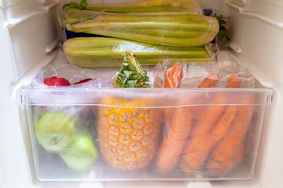 Как хранить морковь в холодильнике на зиму. Crisper drawer. как хранить морковь в холодильнике. vegetables in the fridge. crisper than a fresh carrot..