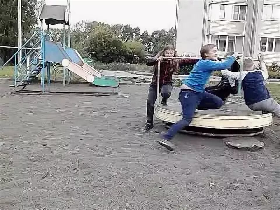 Не садись на карусели. Куляб парк аттракционов в ссср. Не садись на карусели. Париж аттракционы качели. Аттракцион цепочная карусель.