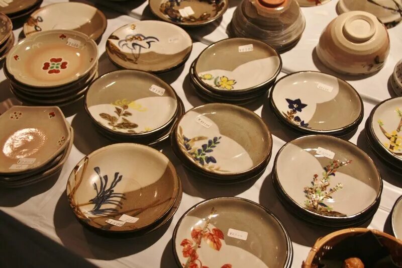 Коломенская керамическая посуда. Японская керамика якимоно. Нономура Нинсэя. Керамические тарелки с японскими. Традиционная японская посуда.