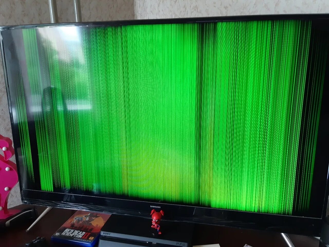 Зеленые полосы на телевизоре