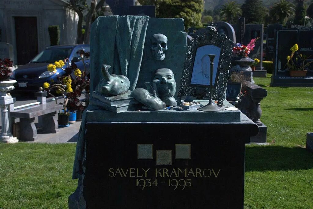 Могила крамарова в сан-франциско. Памятник савелию крамарову в сан франциско. Где похоронили савелия крамарова. Могила савелия крамарова. Савелий крамаров могила.