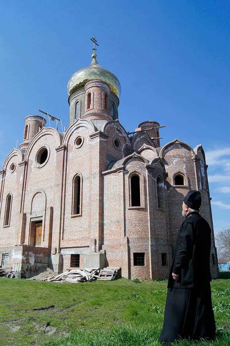 Новопокровская Церковь. Строящиеся храмы Краснодарского края. Церковь х. Новопокровский. Церкви в Краснодарский край на трассе. Община краснодарский край