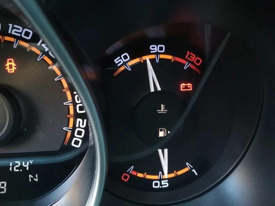 Панель приборов лада калина 1 датчик температуры. Индикация приборов киа рио 2. Панель температура. Приборная панель дастер 2. Комбинация приборов шевроле лачетти 1.