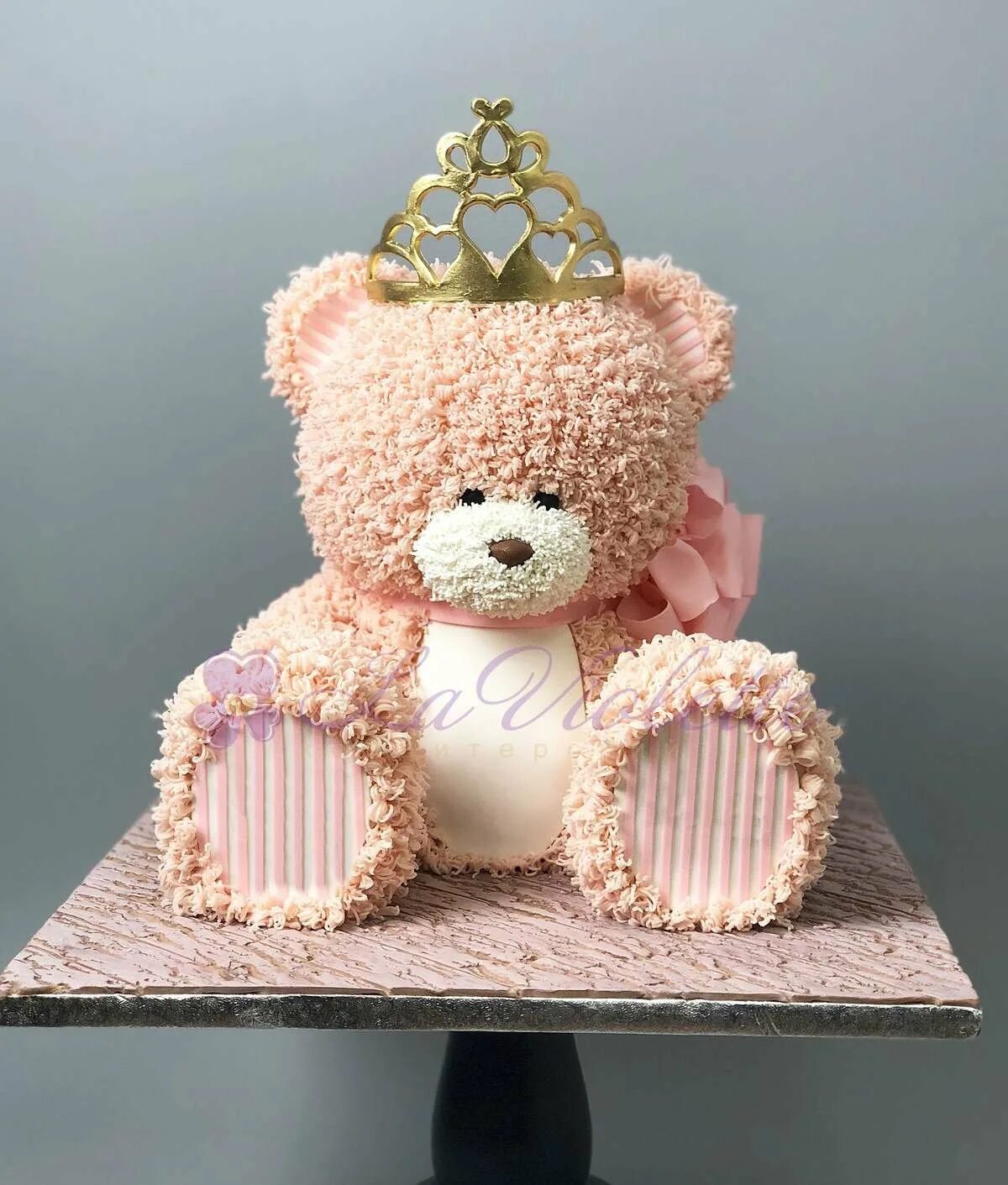 Заказать большого медведя на день рождения. Торт с «мишкой». Торт мишка кремовый. Красивые детские торты кремовые. Тортики на день рождения для девочек.