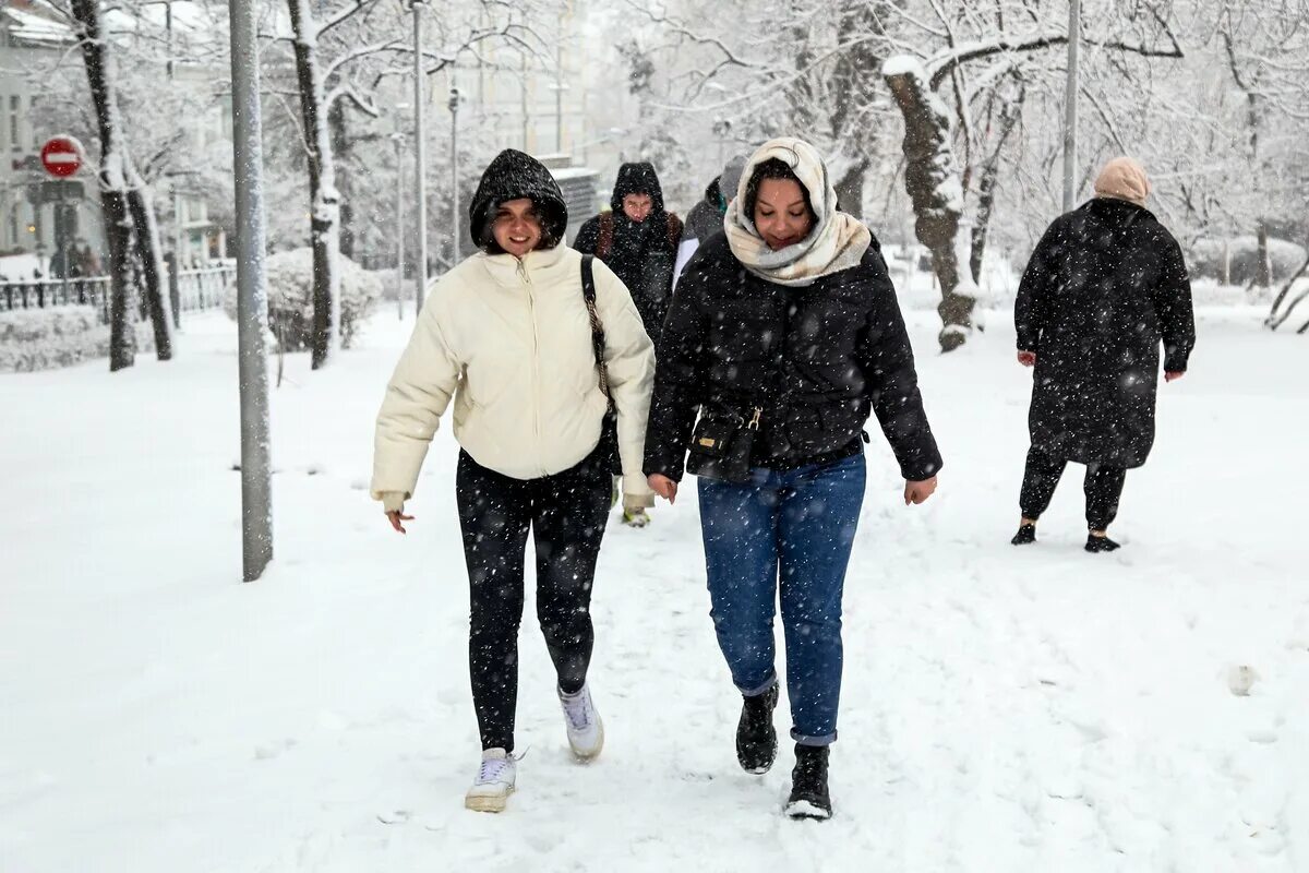 Высота снежного Покрова в Москве. Снежный Покров 1966—2012. Москва сегодня апрель 2022 фото. Высота снежного Покрова в тайге.