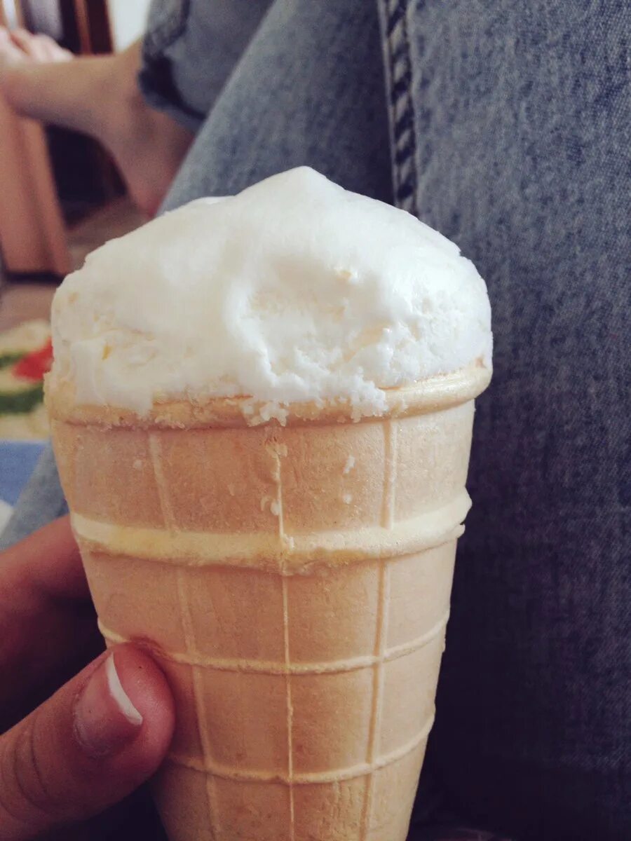 домашнего мороженого. биомороженое малина кокос. домашнее мороженое с клубникой. десерт с мороженым. десерт из мороженого.