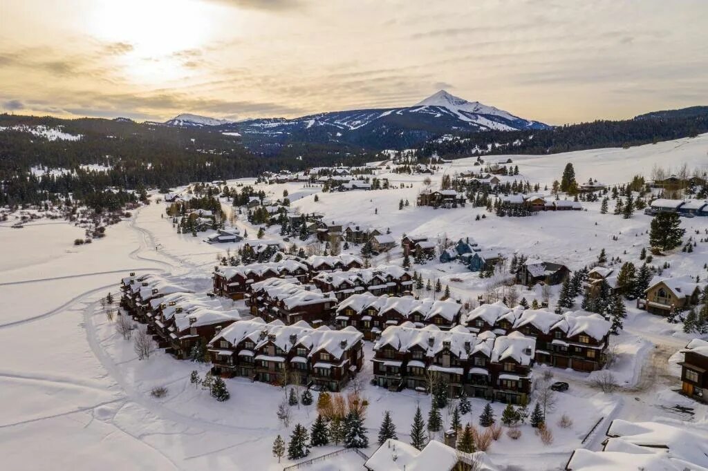 Скай вилладж. Биг Скай Монтана. Монтана штат big Sky Resort. Big Sky Америка.