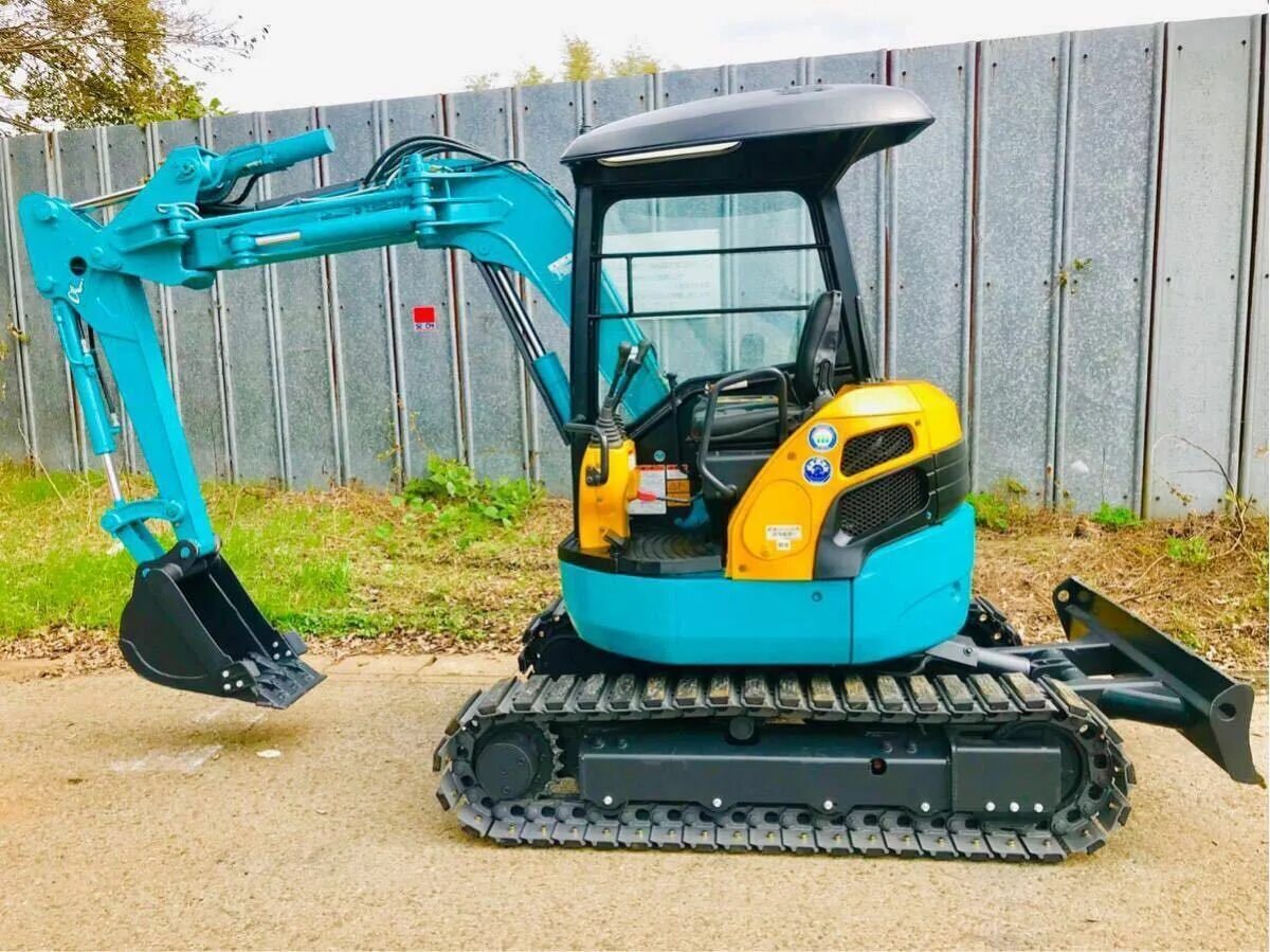 Мини экскаватор 3. Мини экскаватор коматсу pc30uu-3. Hitachi zx30u-2. Мини экскаватор jcb mini. Миниэксковатор kobelco sk75ur.