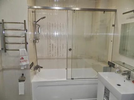 Раздвижные перегородки для ванны из стекла