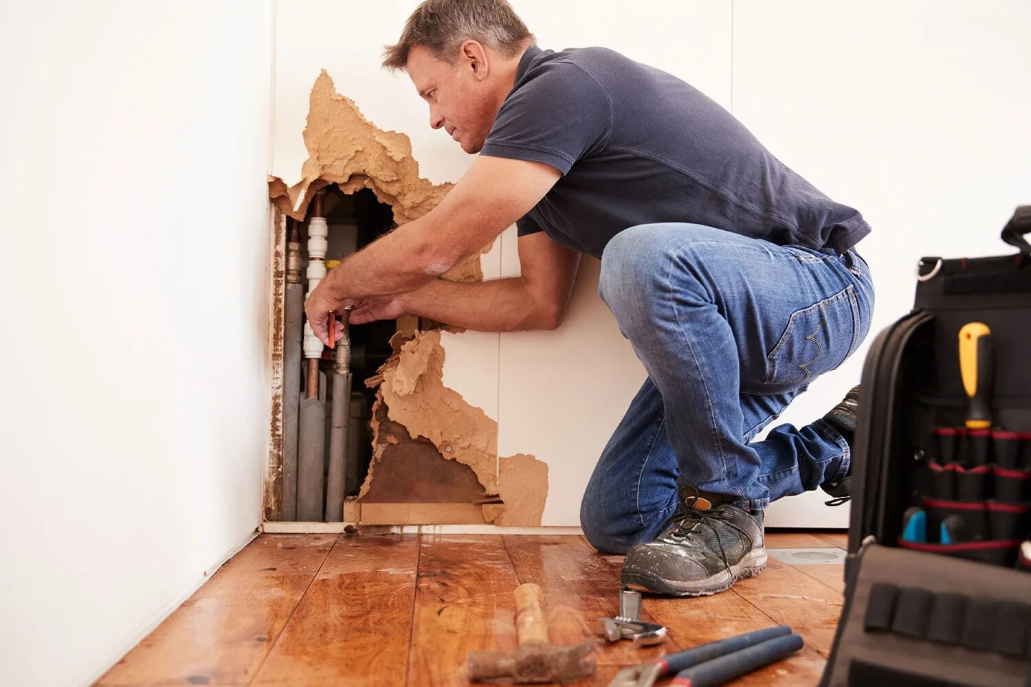 Damage definition. Water damage restoration. залило квартиру. испорченный ремонт квартиры. залив квартиры.