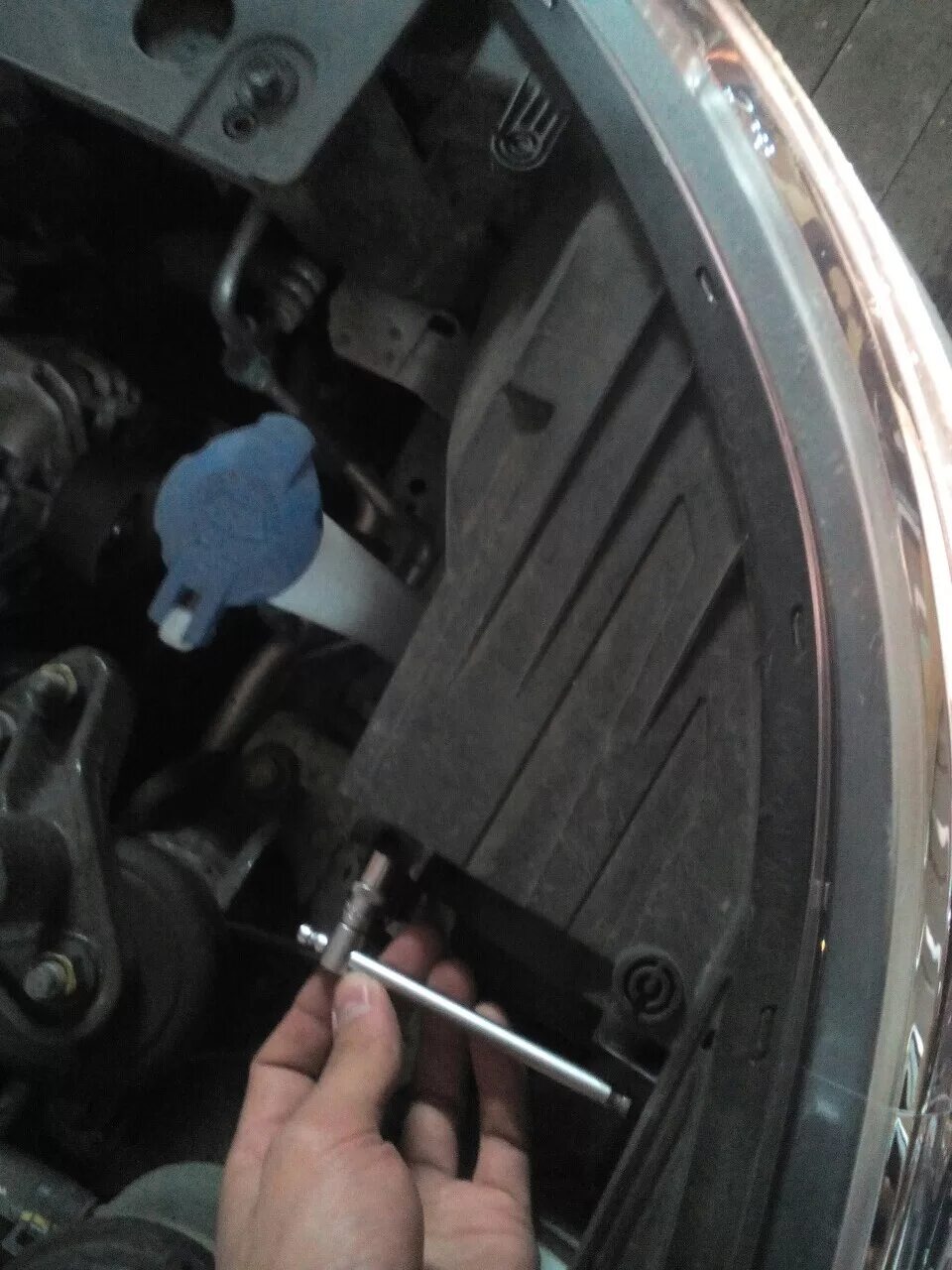 Как отрегулировать фары на киа рио 4. Регулировка фар киа рио 3 вручную. Регулировка фар рио. Регулировка фар киа рио. Регулировка фар киа рио.