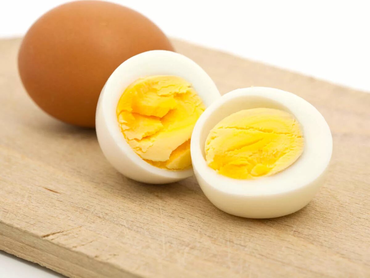 The strongest egg yolk. Яичный желток. Куриный желток. Желток куриного яйца. Вареные яйца.