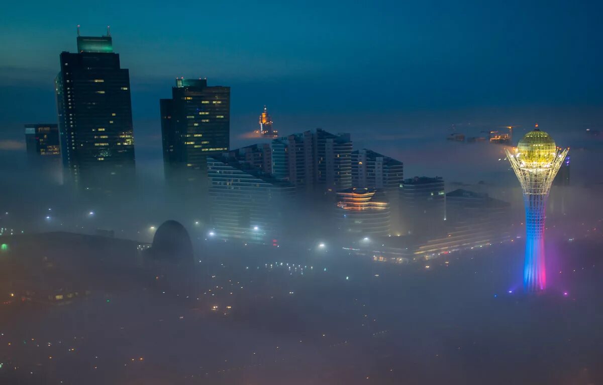 Погода астана на год 2024. Астана туман Астана город. Астана ночью. Астана дождь. Ночная Астана.
