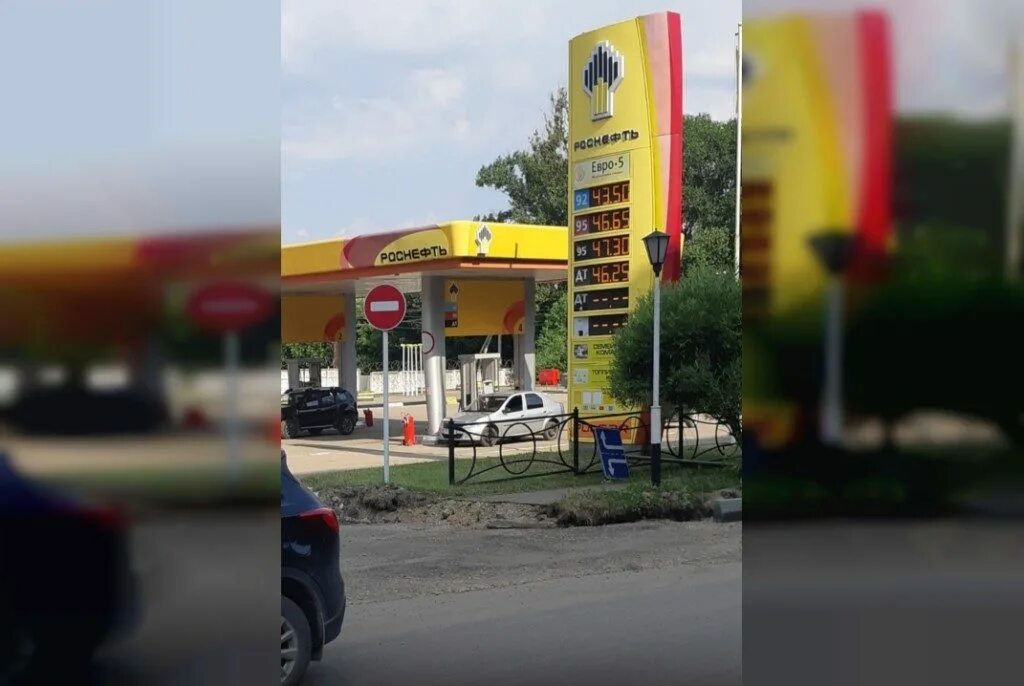 Азс роснефть смоленск. Тенишевой, 18, смоленск фото. Посёлок автозаправочной станции смоленск. Бензин заправки компании смоленск. Бензин в смоленске сегодня.