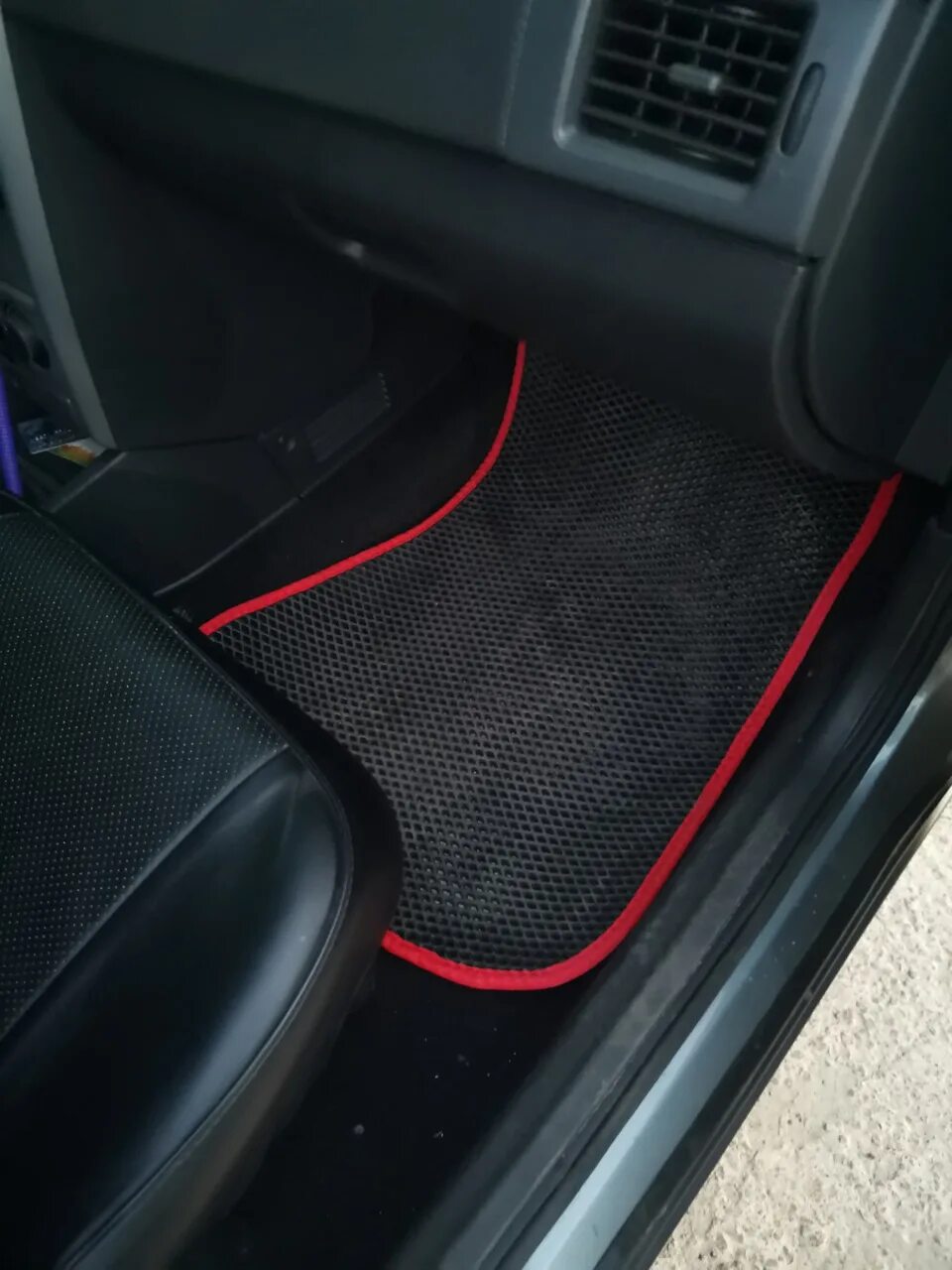 Ева коврики приора хэтчбек. Коврики резиновые в автомобиль 2170 вираж. Norplast nplpo9455. Коврики в машину в приору. Ева коврики приора седан 2016.