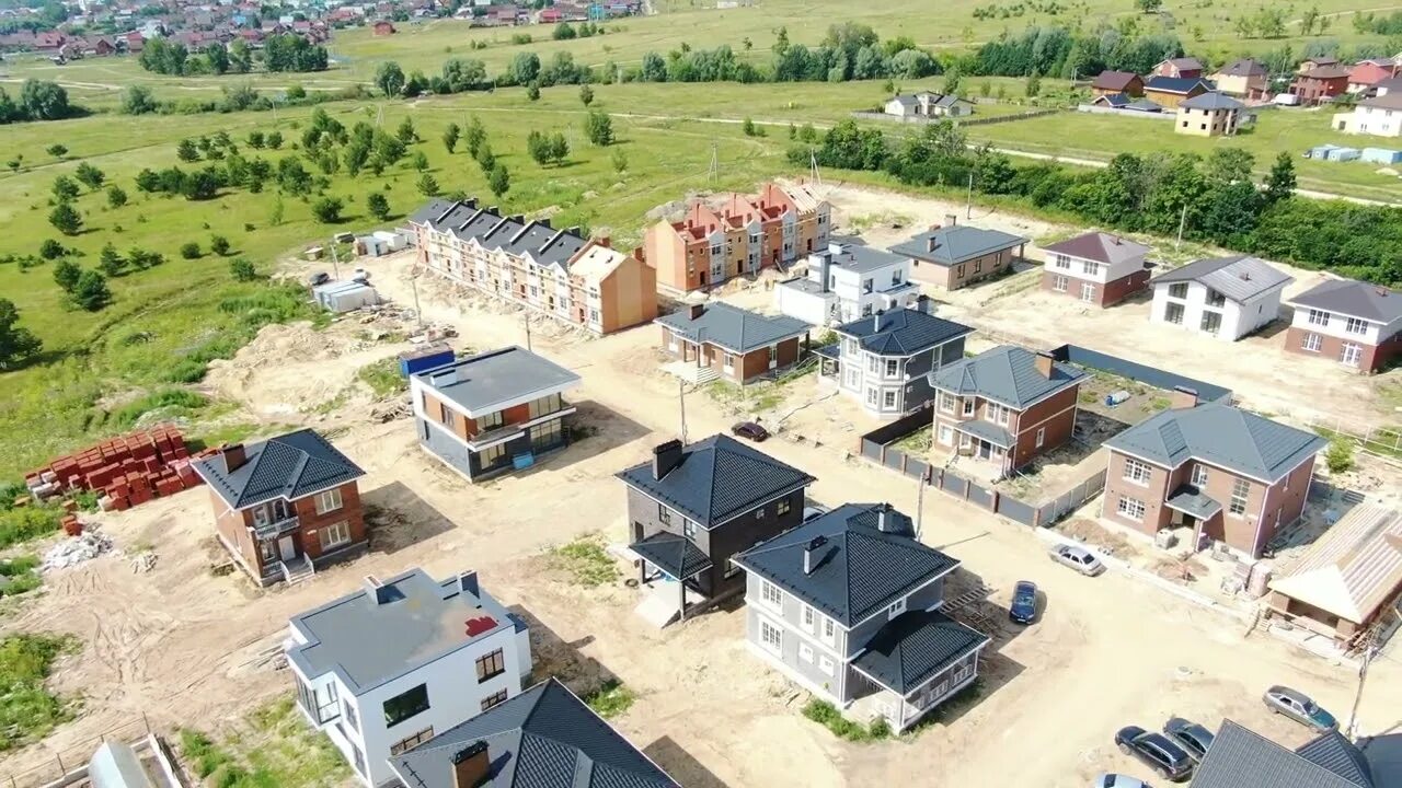 Усадьбы по пятницкому шоссе. Поселок чистые пруды новочебоксарск. Обзор поселков. Поселок дубровка казань. Бавария коттеджный поселок москва.