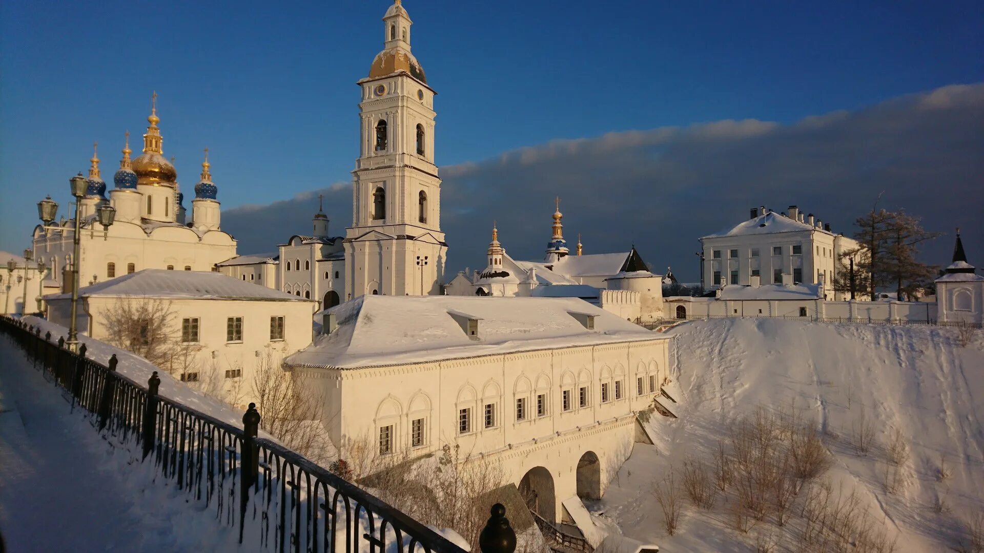 Точное время тобольск. Тобольский Кремль Тобольск. Тобольский Кремль зимой. Тобольский Кремль музей. Ночной Тобольский Кремль.