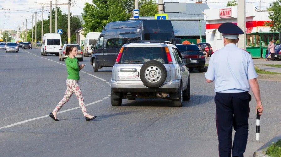 Пешеход в неположенном месте. Нарушение правил дорожного движения. Нарушение правил дорожного движения пешеходом. Переход вне положенноом месте. Пропустить переехать