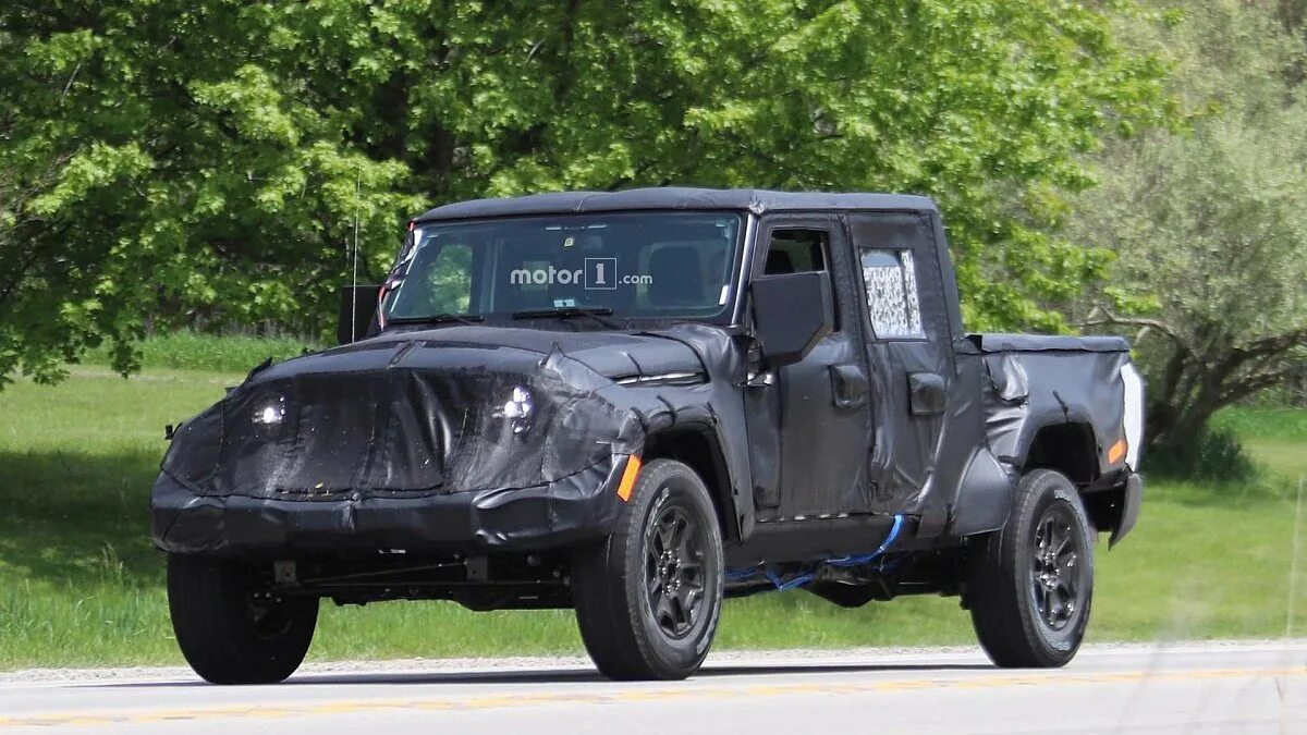 Капот пикапа. Джипы Пикапы новые. Внедорожник со съемной крышей. Wrangler Jeep пикап с каркасом. Мерседес квадратный джип пикап.