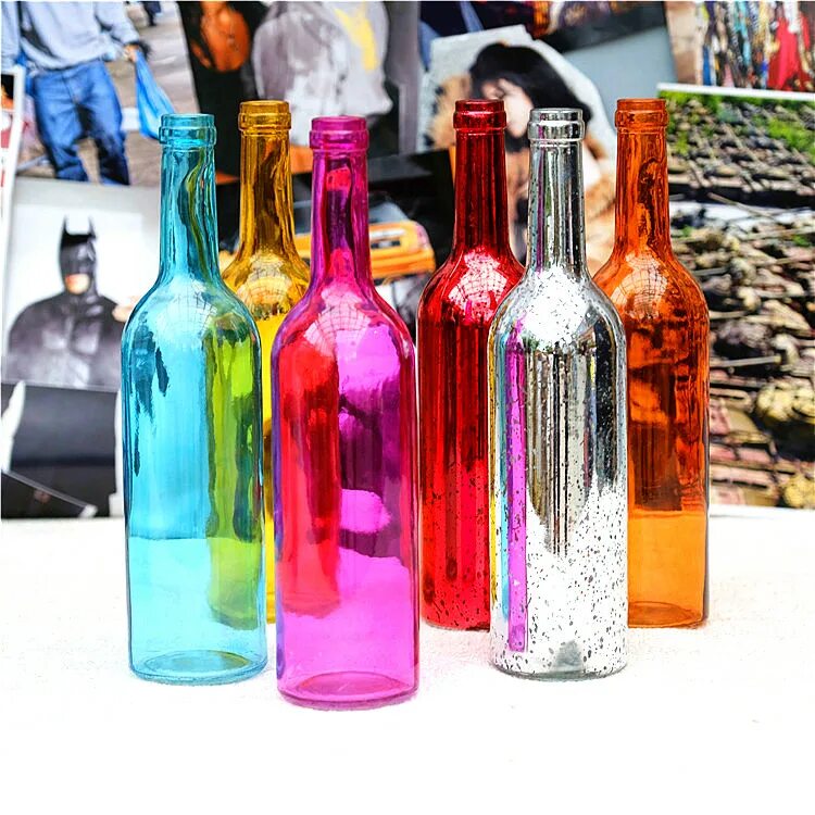 Цветные бутылочки. Цветные бутылки. Цветные стеклянные бутылки. Разноцветные бутылочки. Цветные декоративные бутылки.