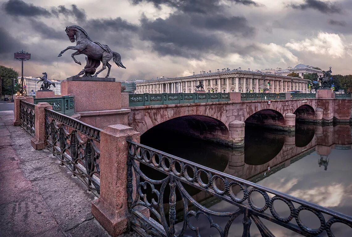 Аничков мост в питере. Аничкин мост в санкт-петербурге. аничков мост питер. мост санкт петербург аричков. река фонтанка аничков мост.