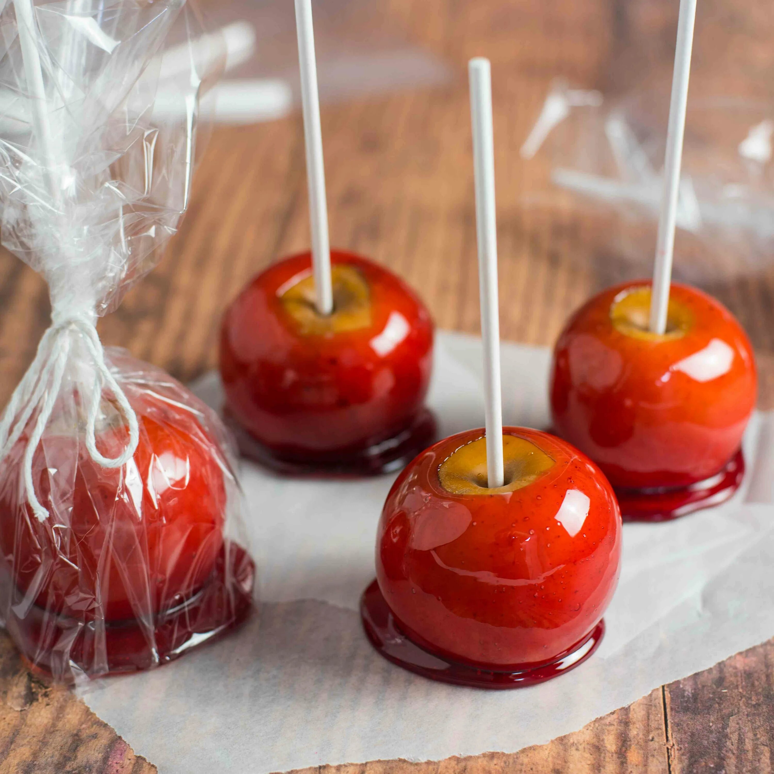 What are the toffee apples like. Яблоки тоффи. яблочные ириски. яблоки в ириске укращение. toffee apple origin.