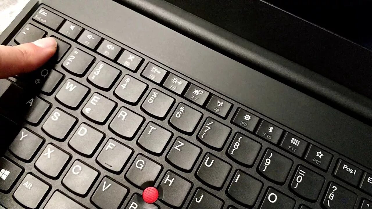 Как сменить клавиатуру на ноутбуке. Lenovo THINKPAD e480 клавиатура. Кнопка подсветки клавиатуры на ноутбуке леново. Подсветка клавиш леново. Ноутбук леново с подсветкой клавиатуры.