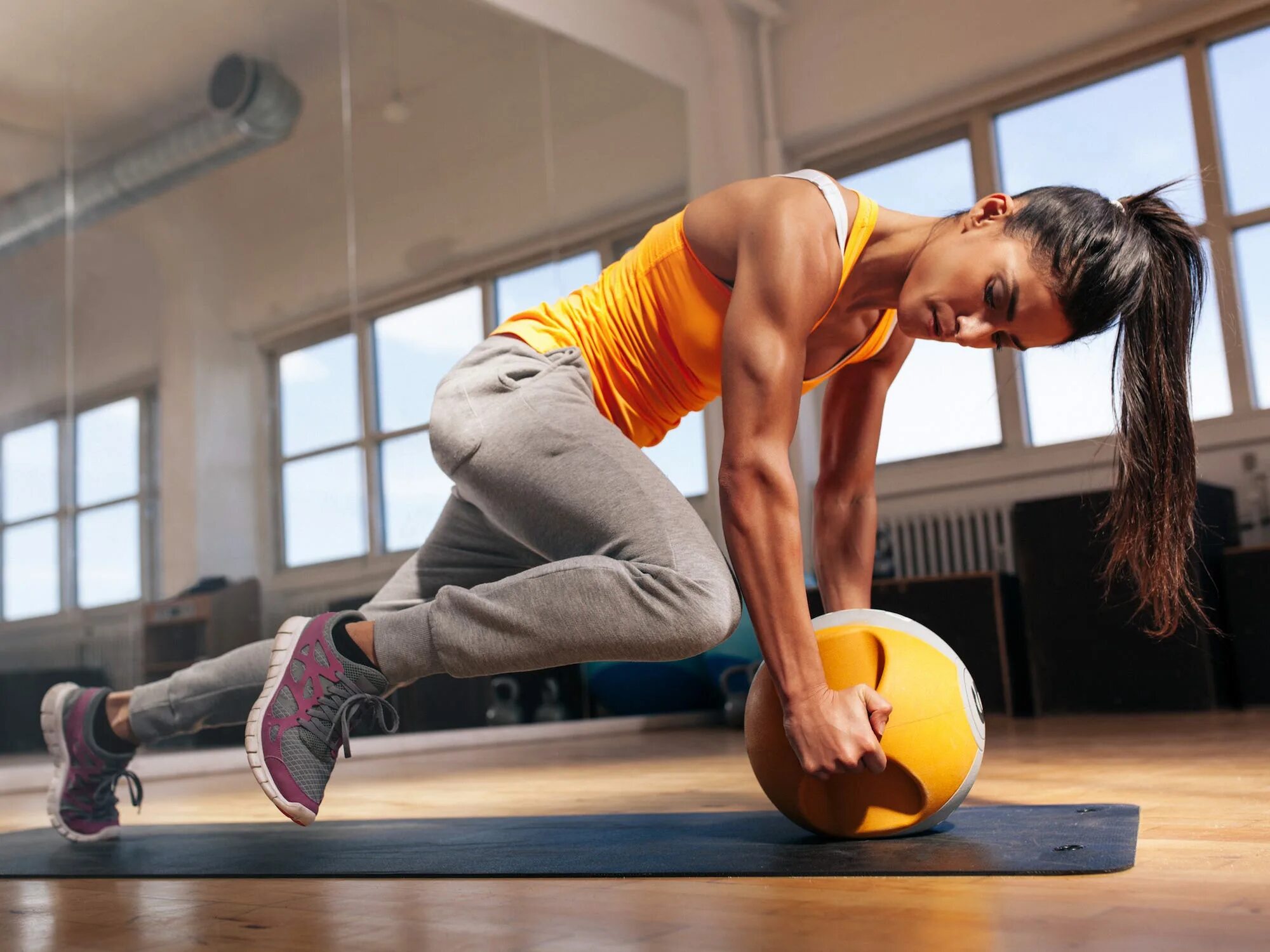 Функциональный тренинг. Функциональный тренинг что это такое в фитнесе. Силовые тренировки. Functional training что это. Групповой функциональный тренинг.