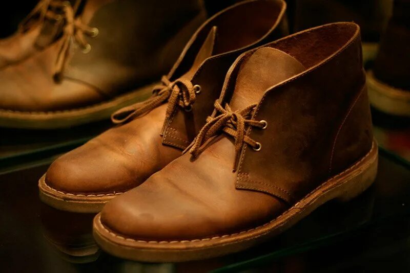 Clarks нубук туфли. Мужская зимняя обувь Кларкс. Clarks Originals мужские черный кожа дезерты. Ботинки Рокси дезерты.