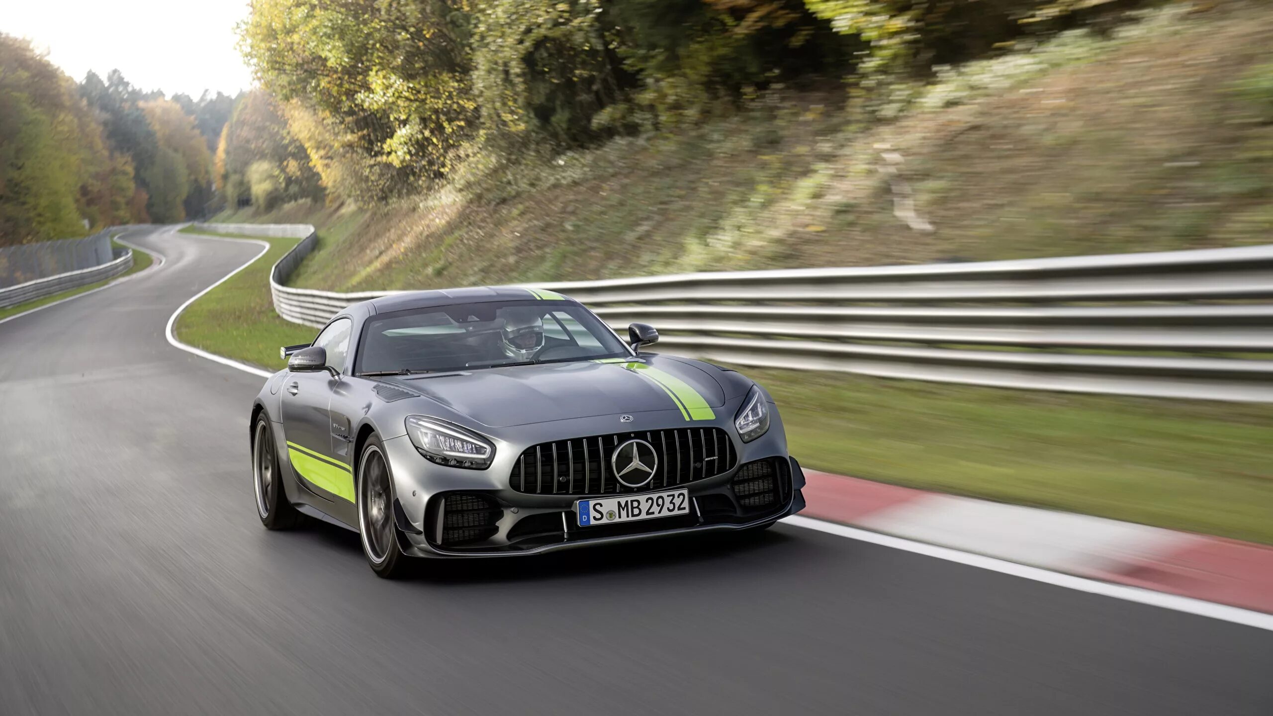 Про мерсе. Мерседес GTR AMG 2019. AMG GTR Pro 2020. Mercedes AMG gt r. Mercedes-AMG gt r Pro 2019.