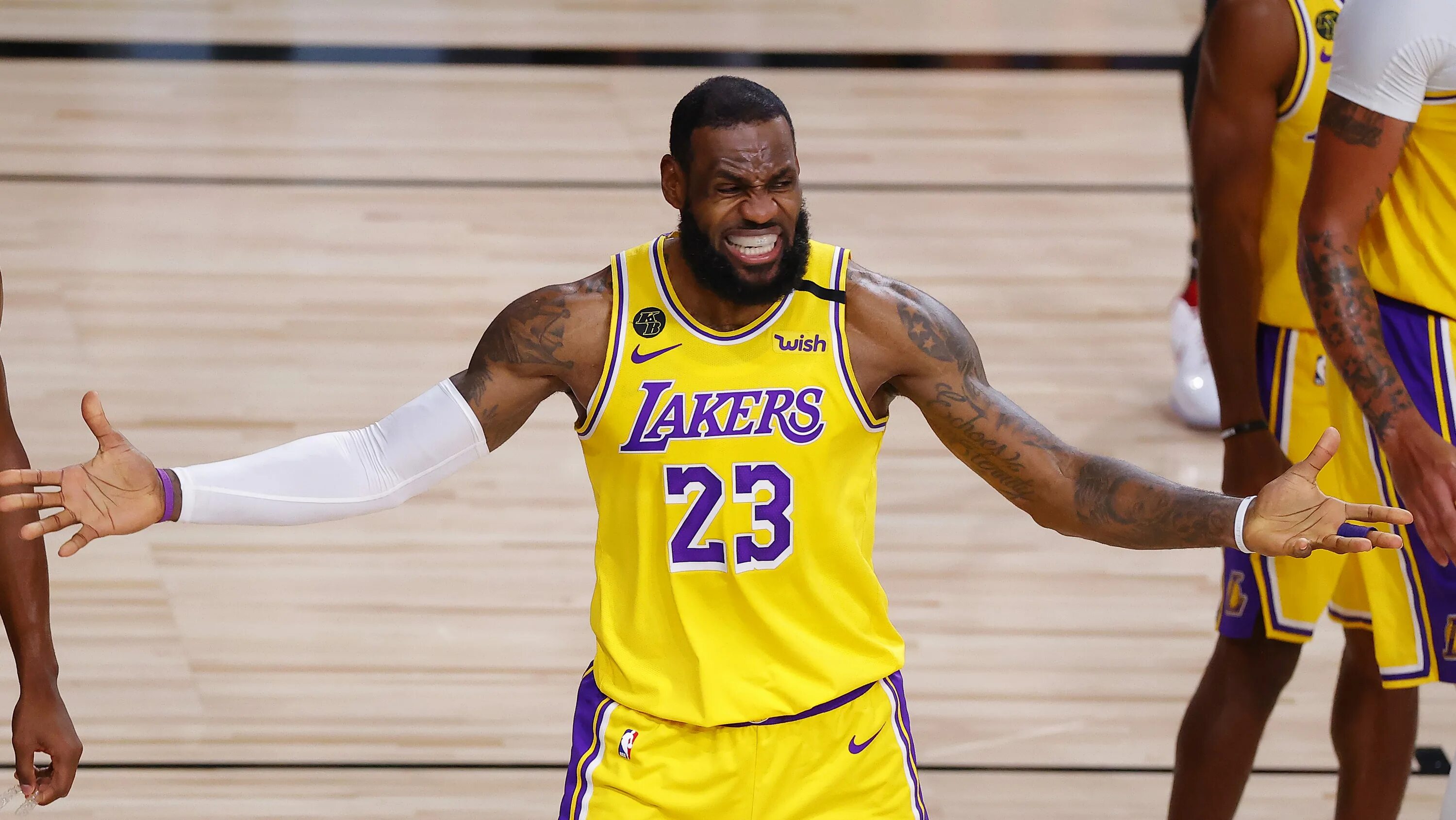 Isn t playing. James Terrell Leo. NBA Finals. Леброн Джеймс арт Лейкерм. LEBRON James Flex.