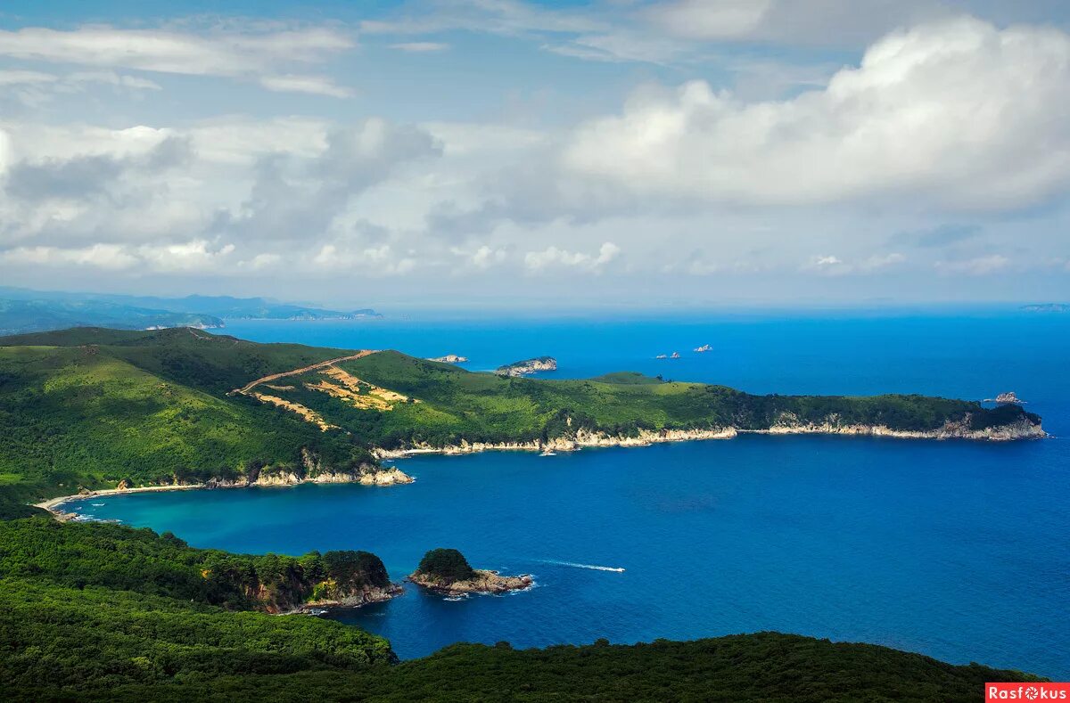 бухта е. бухта е. мыс гамова бухта витязь. бухта безымянная шикотан. витязь приморский край.