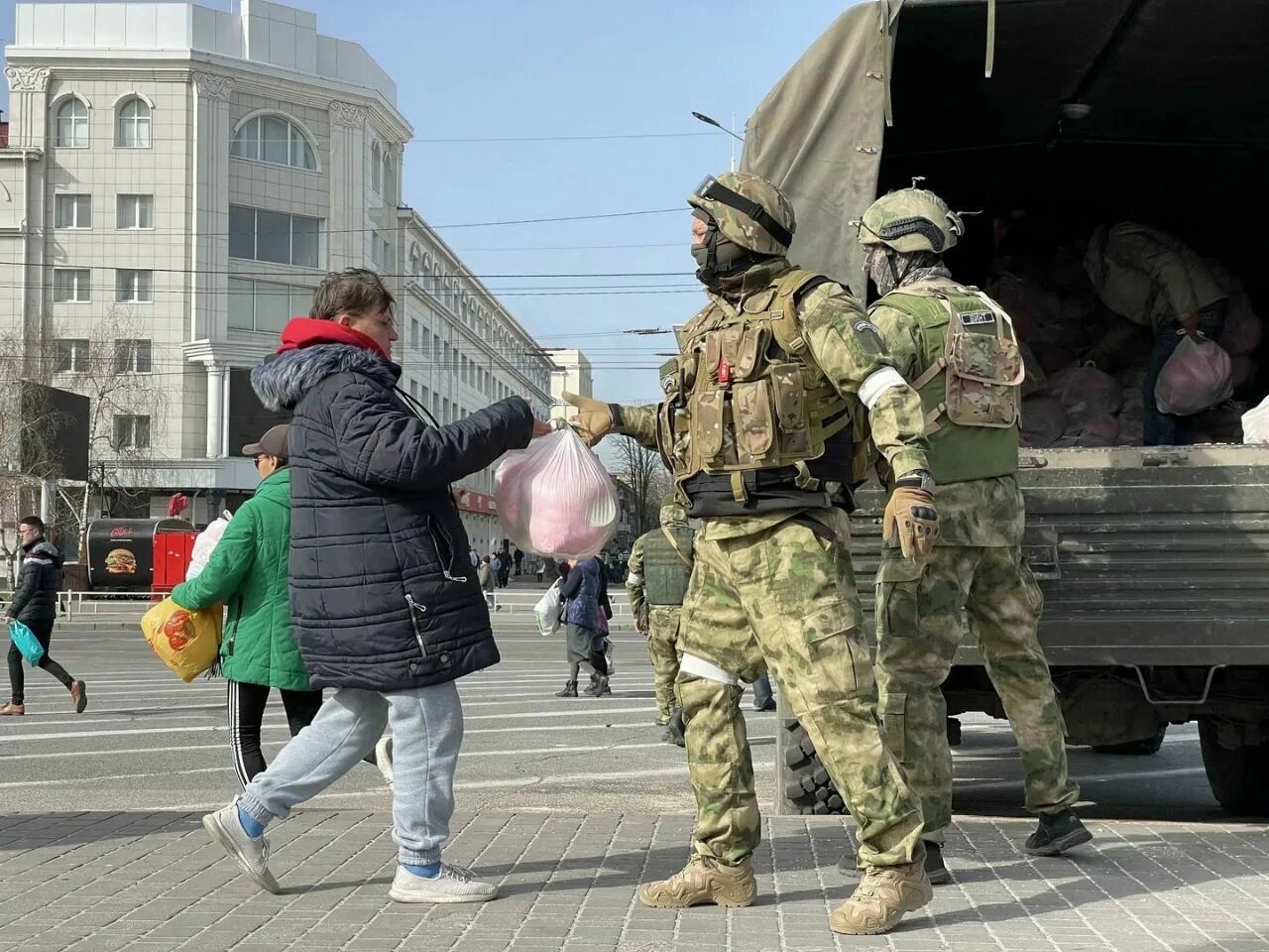 Российский солдат. Российские войска в Херсоне. Российские военные в Херсоне. Российские военные эксперты. Украинские новости дня