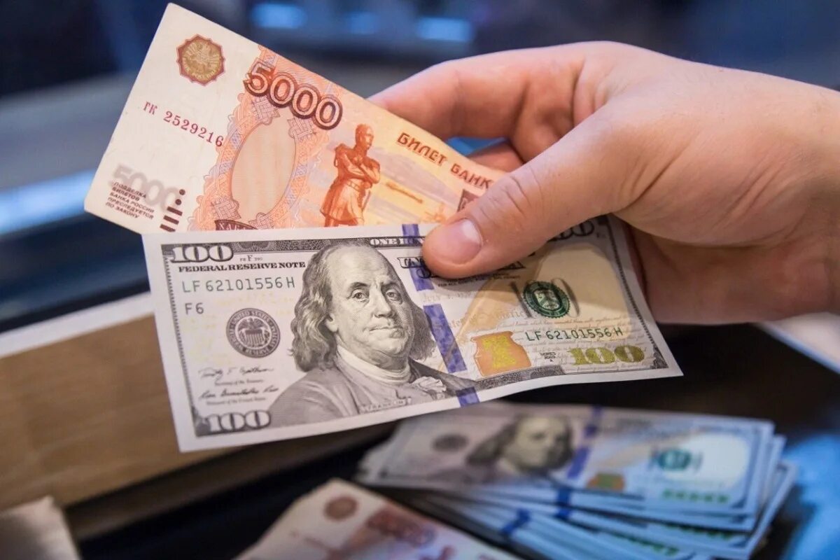 Доллары в рубли. Фото доллар и рубль. Новые доллары. Курс рубля.