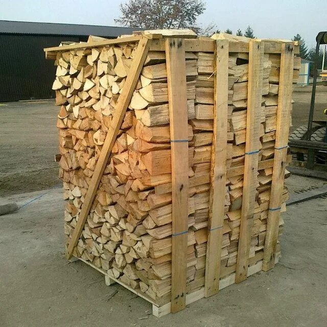 Древесина для печей. Правильная выкладка дров из березы для просушки. Оливковые дрова. Дрова из бука.