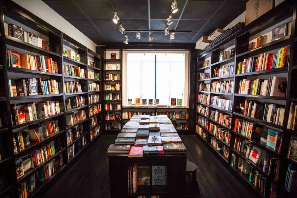 Современный книжный магазин. Книжный магазин внутри. Livraria lello (порту, португалия). Future bookstore книжный магазин. Книжный магазин.
